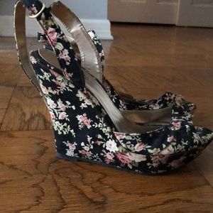 🌸Floral wedges🌸